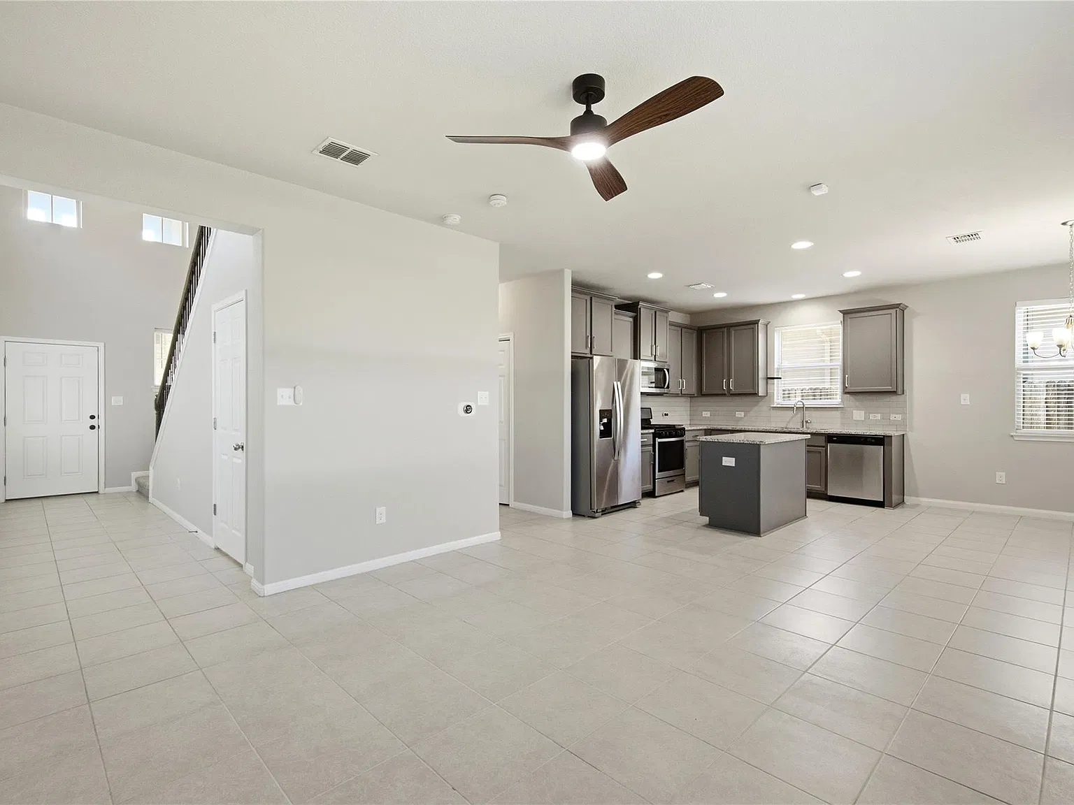 3 bed, 2.5 bath, 1667 sqft, $2,350 — Photo 2