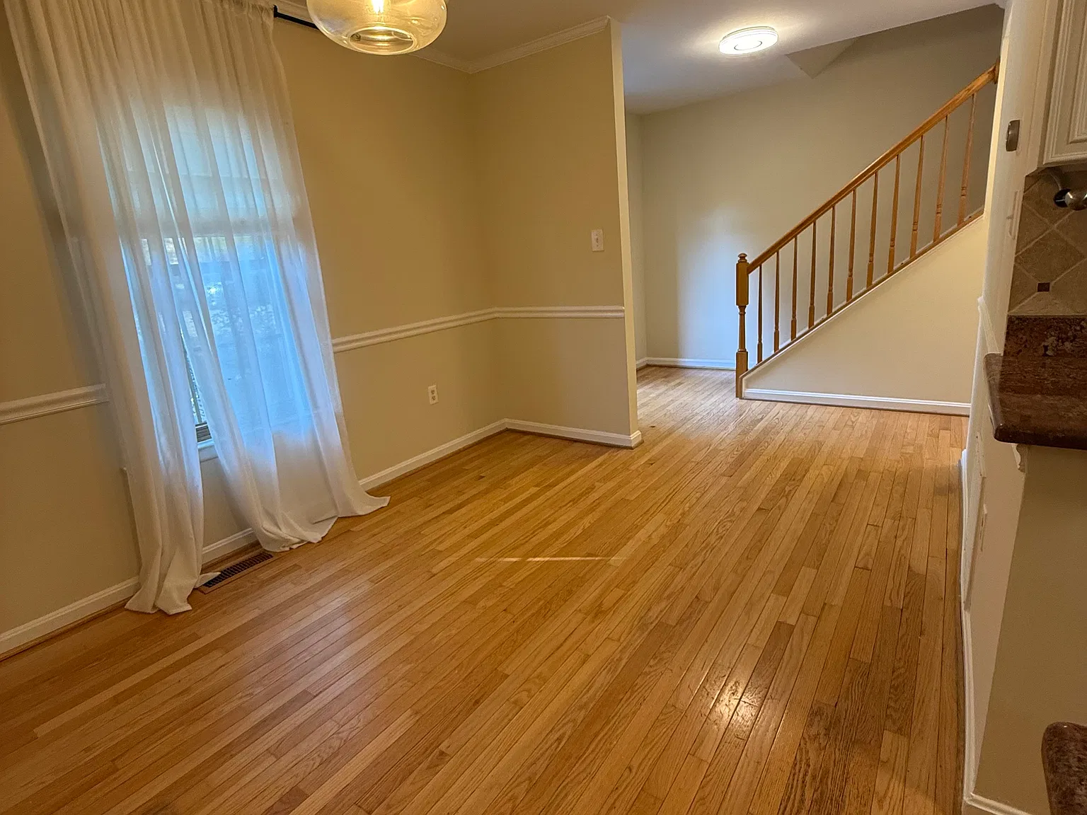 3 bed, 3.5 bath, 1240 sqft, $3,100 — Photo 4