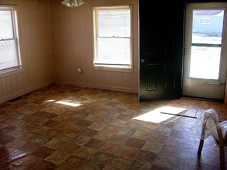 2nd image of 301 N Pecan St