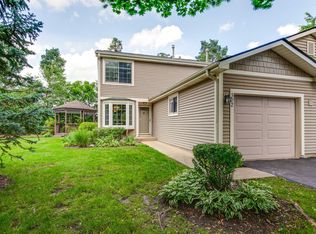 302 E Forest Knoll Dr, Palatine, IL 60074