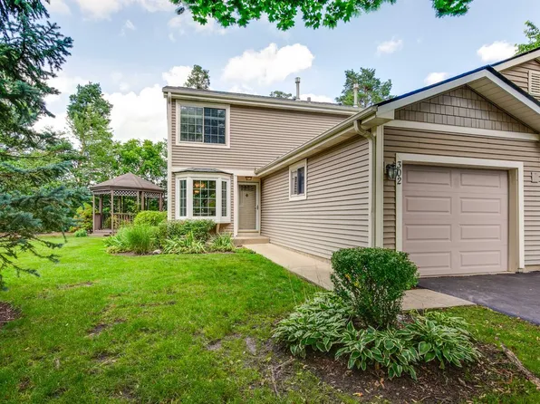 302 E Forest Knoll Dr, Palatine, IL 60074