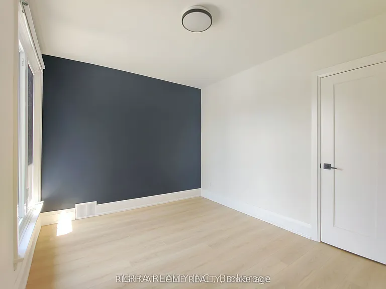 55 Glen Agar Dr — Photo 8