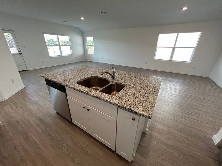 14706 Somerset Ml — Photo 7