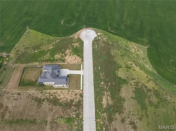 625 Legacy Dr, Waterloo, IL 62298