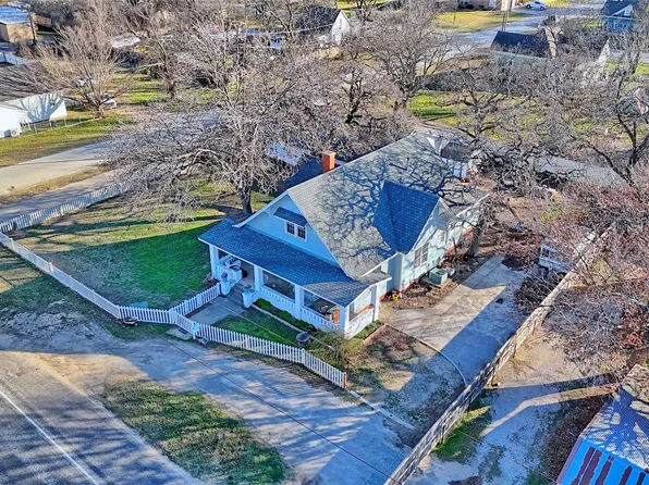 403 W Franklin St, Alvord, TX 76225