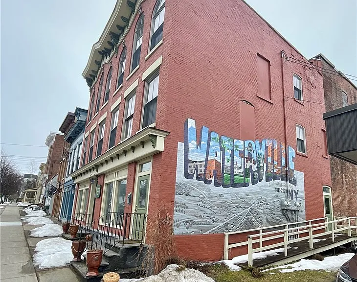 122 E Main St — Photo 2