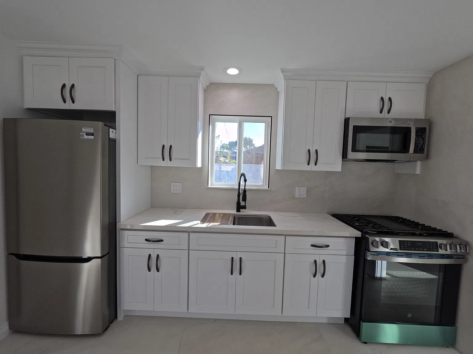 7672 Whitsett Ave — Photo 4