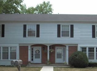 1690 Colonial Ln, Northfield, IL 60093