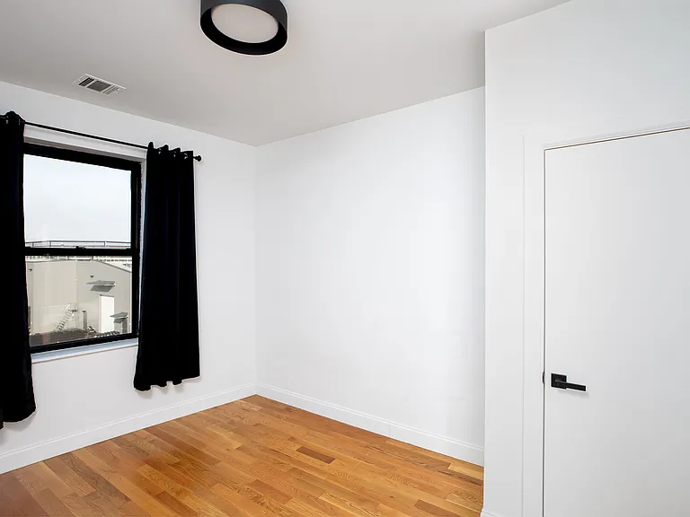 18-60 Flushing Ave #3 — Photo 4