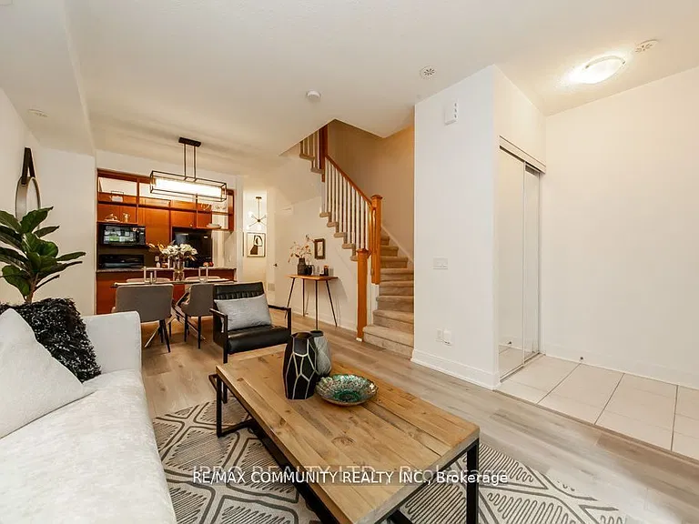 315 Village Green Sq #Townhouse 51 — Photo 6