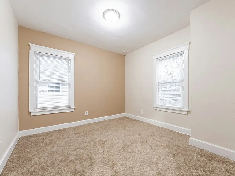 10618 Crestwood Ave — Photo 2