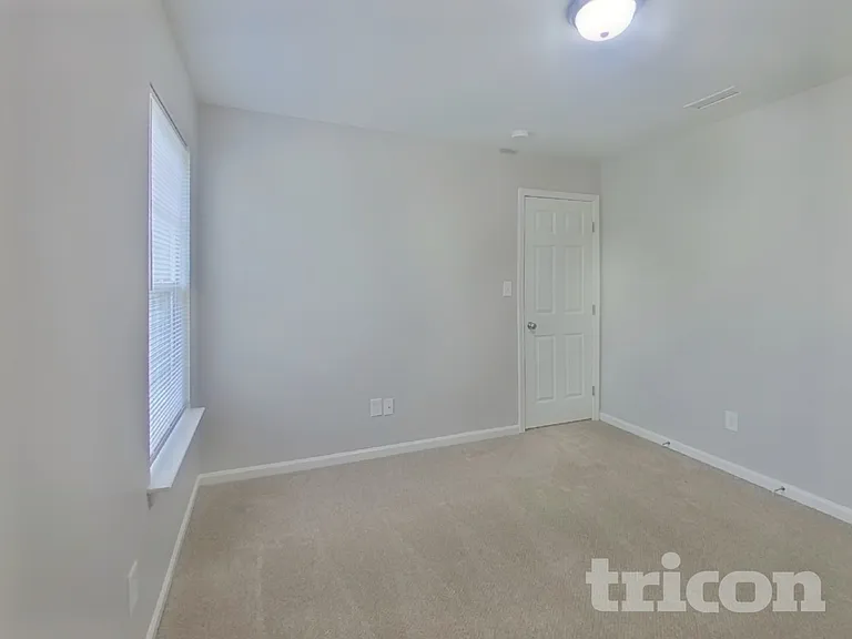 2092 Roscommon Dr — Photo 17