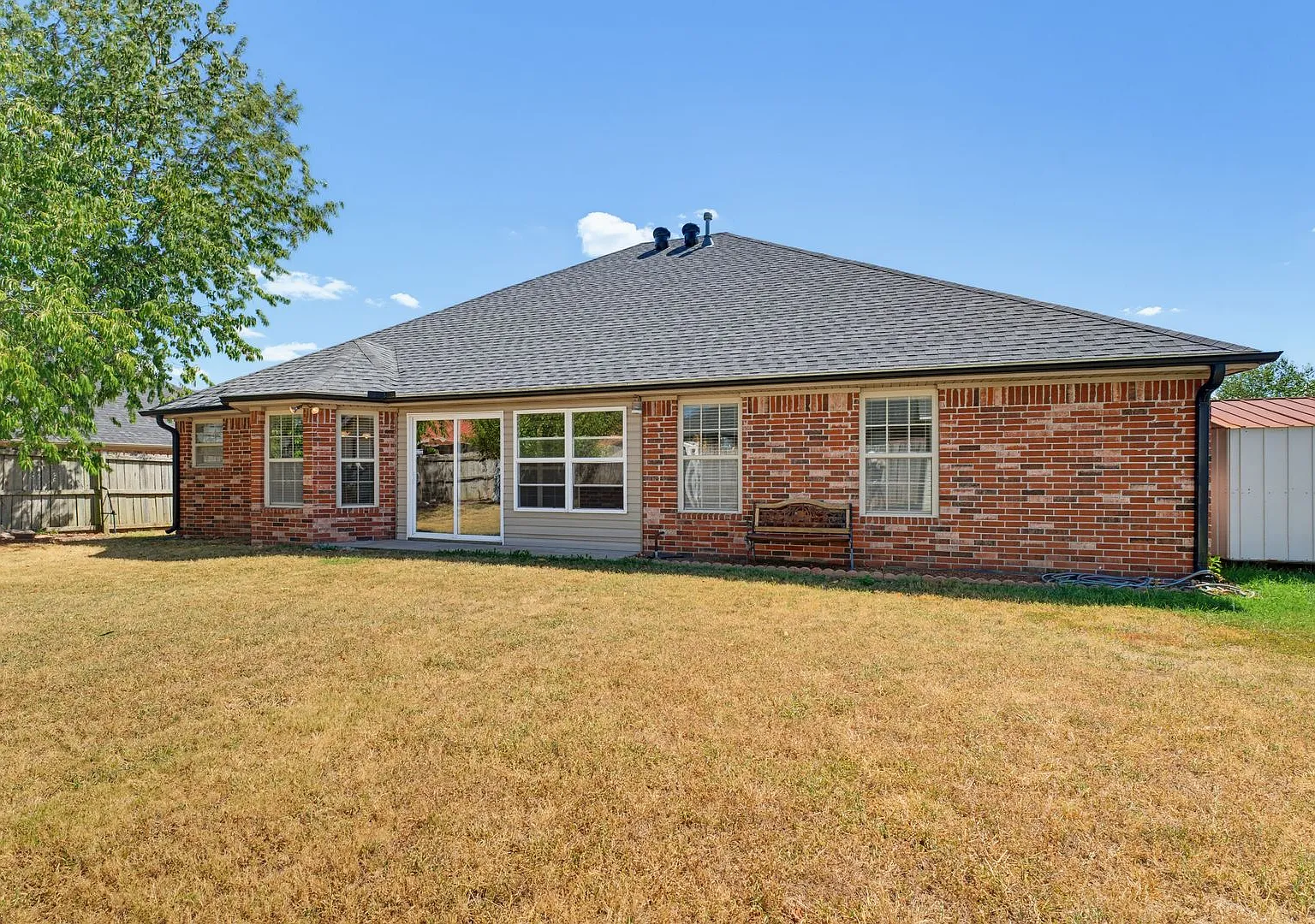 Beautifully updated home — Photo 3