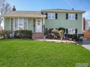 28 Haverford Rd, Hicksville, NY 11801