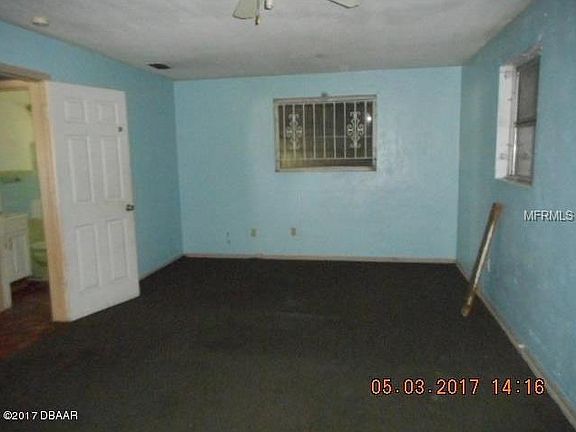 2nd image of 200 N Lincoln St