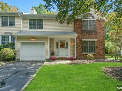 16 Carriage Ln, Ridgewood, NJ, 07450