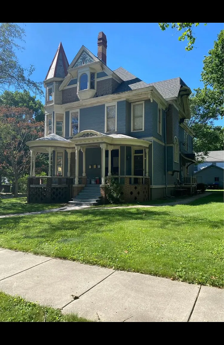 2 bed, 1.5 bath, $1,200 — Photo 1