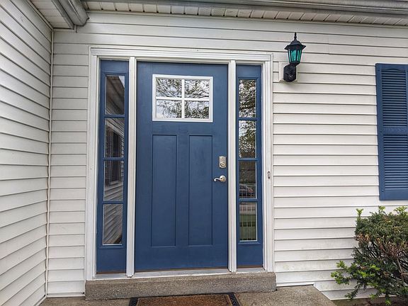 4th image of 1013 Silver Creek Dr
