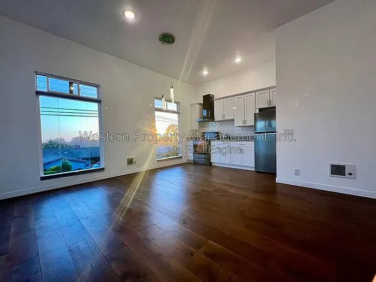 721B Clubhouse Dr — Photo 2