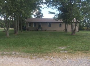 19808 Hen House Rd, Carlyle, IL 62231