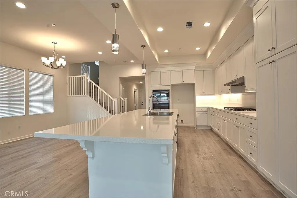 5 bed, 2966 sqft, $5,795 — Photo 2