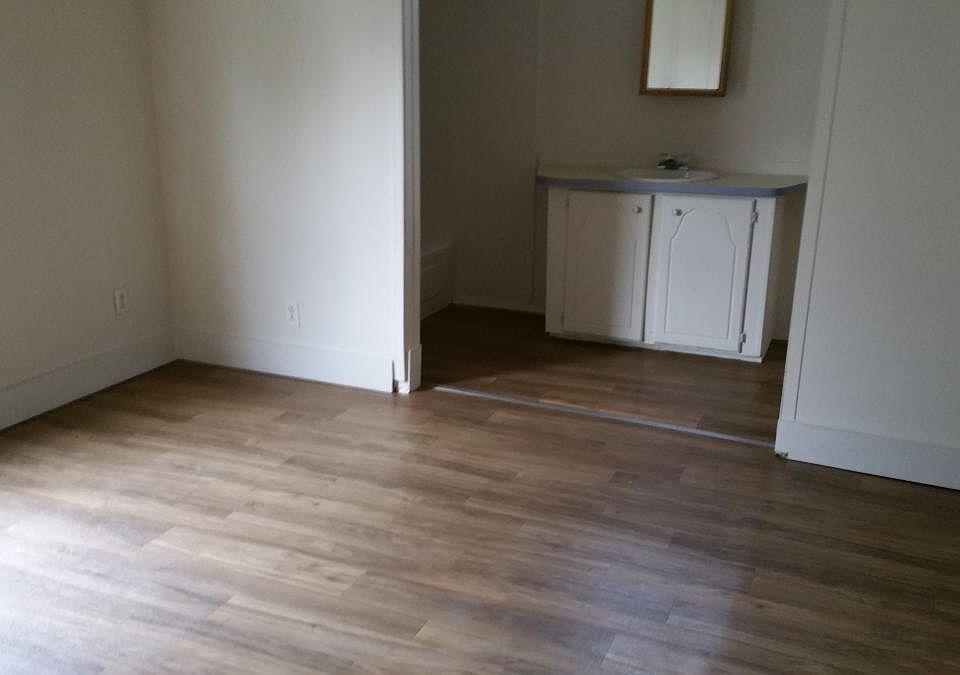 2nd image of 982 Craven Ln