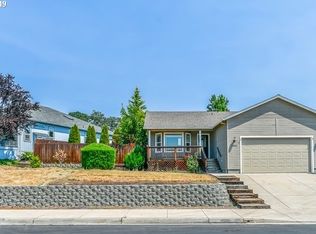 1001 Highlands Dr, Eagle Pt, OR 97524