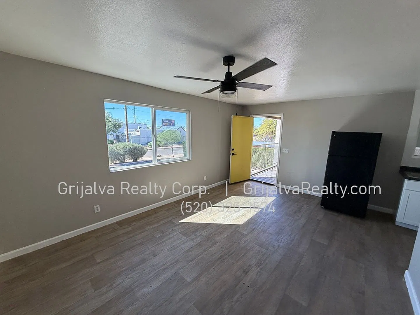 2322 N Elaine Blvd — Photo 3