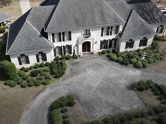 2nd image of 617 Sanders Rd