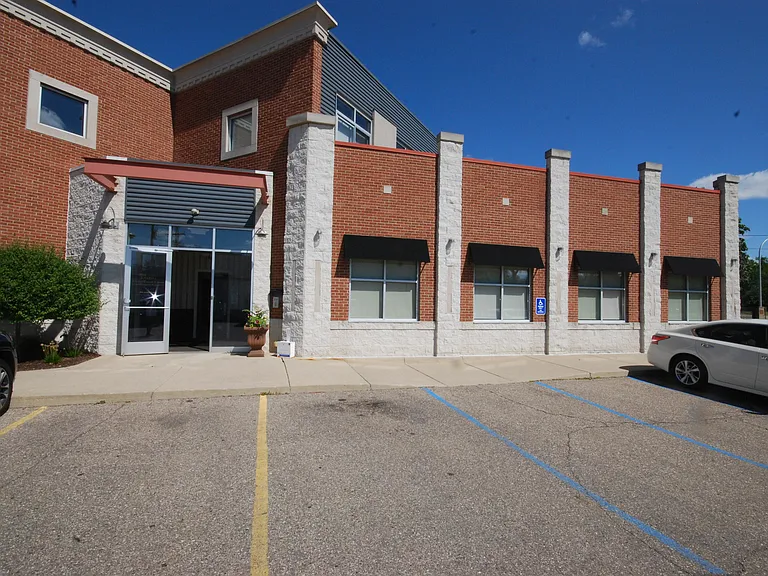1103 N Main St — Photo 1