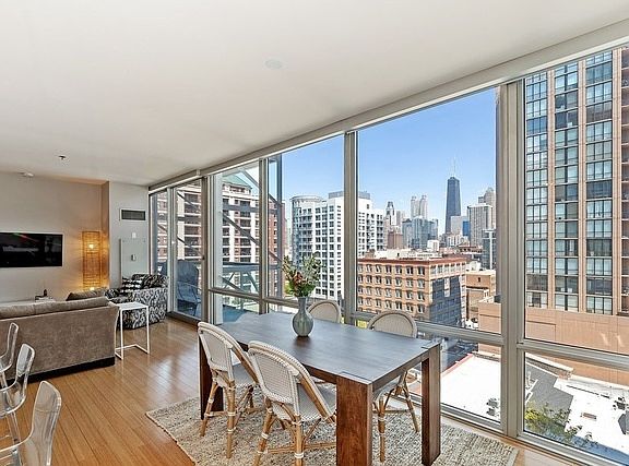 2nd image of 653 N Kingsbury St APT 906