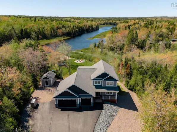 1290 McCabe Lake Dr, Halifax, NS B4E 0P6