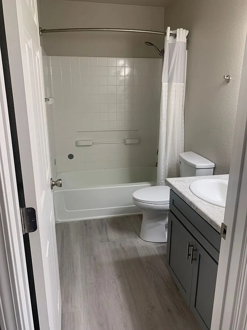 Dry Creek Apartments — Photo 4
