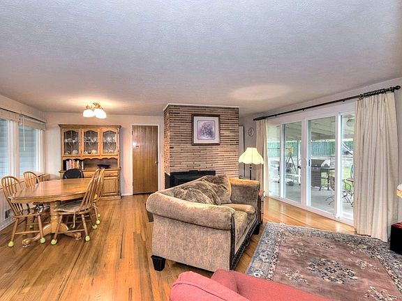 3rd image of 3315 W Francis Ave