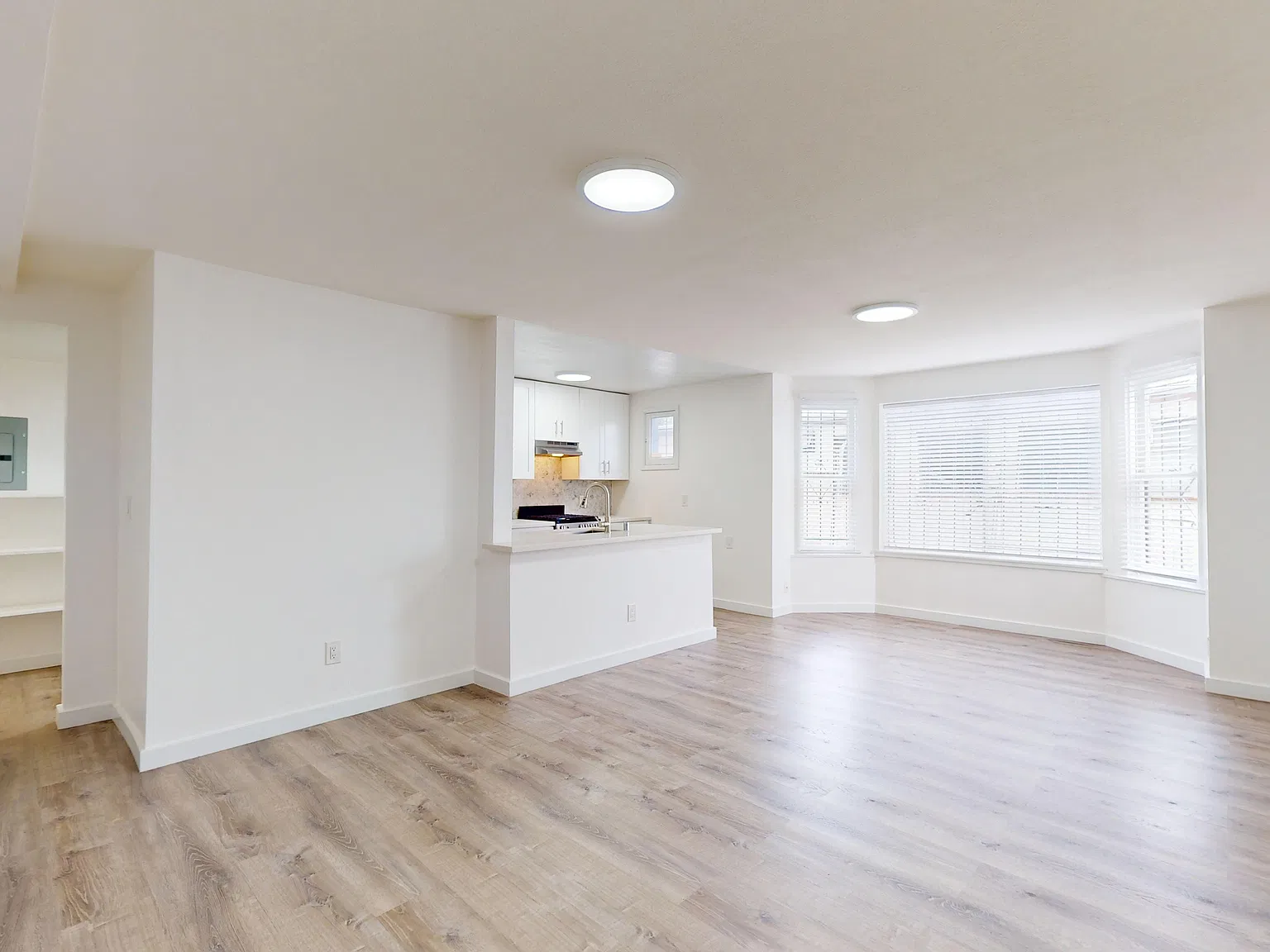 Spacious 3BR plus office / 1BA Apartment in Lower Haight Ashbury Prime SF Location! Laundry in Unit! — Photo 2