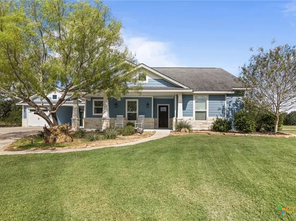 714 Honeysuckle Dr, Edna, TX 77957