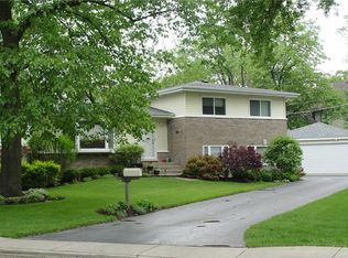 650 Indian Hill Rd, Deerfield, IL 60015