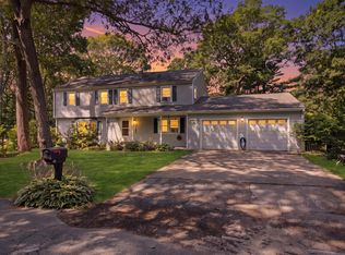 10 Roberta Dr, Buzzards Bay, MA 02532