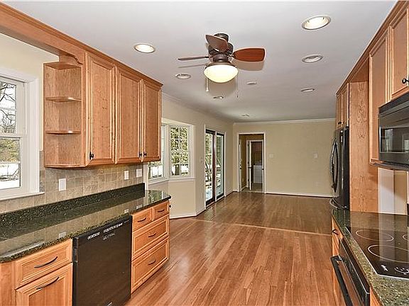 4th image of 10422 Deerfoot Dr