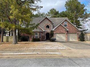 4532 Rainforest St, Springdale, AR 72762