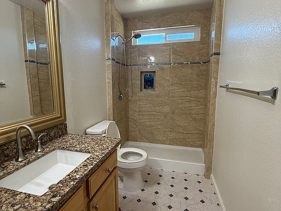 5th image of 16321 Siskiyou Rd APT 3