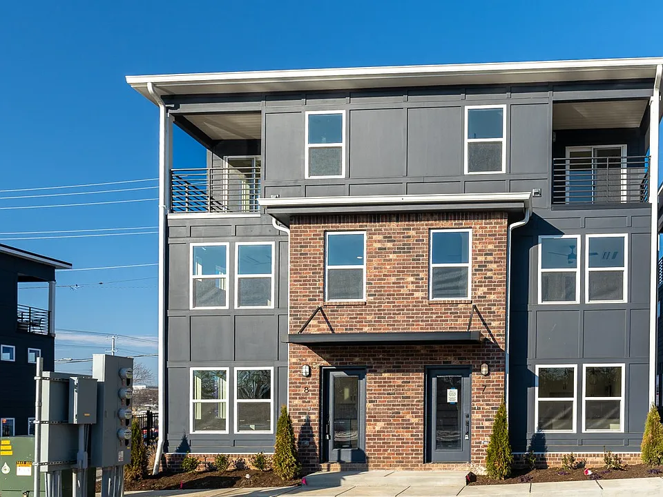 102 Duke St #8