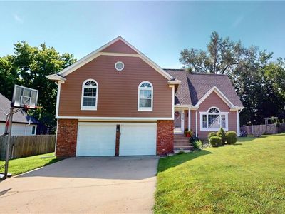 8626 Oakview Dr, Lenexa, KS, 66215