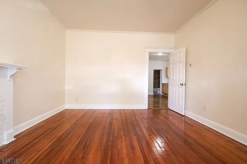 3 bed, 1.0 bath, $2,100 — Photo 4