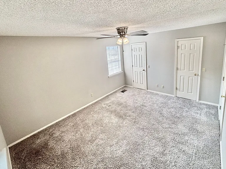 415 Valley Dr — Photo 7