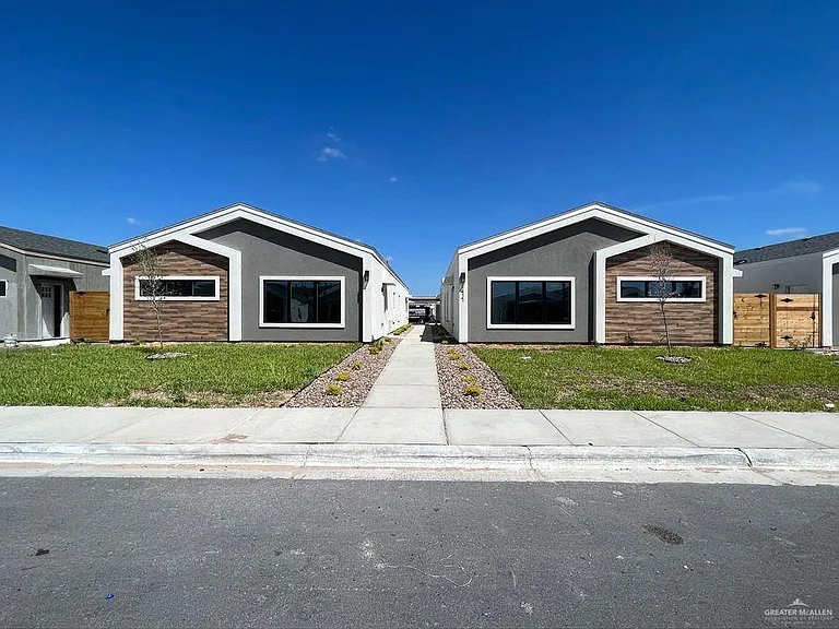 1417 Hibiscus Ave #4 — Photo 1