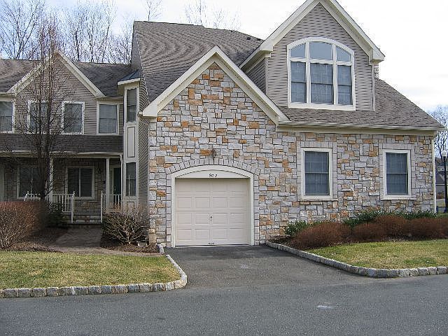 1st image of 909 Binghampton Ln