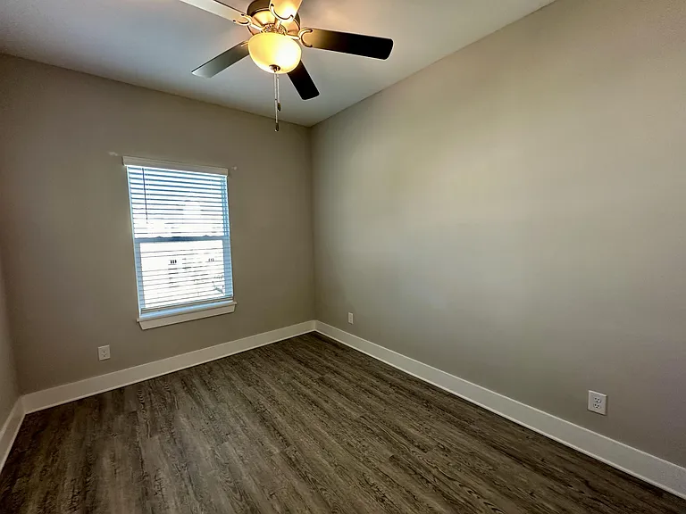 215 Date Palm Ln — Photo 13