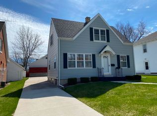 1029 N 16th St, Manitowoc, WI 54220
