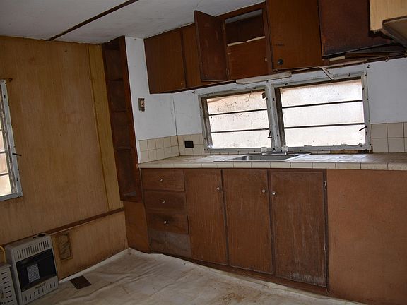 8th image of 801 Harmony Rd